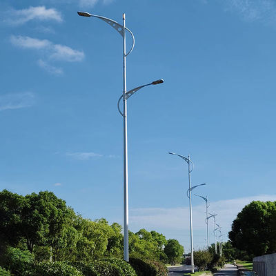 Desain tiang lampu jalanan yang dapat disesuaikan dengan bahan baja galvanis panas