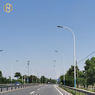 Tiang Lampu Jalan 6 - 15M Tiang Lampu Baja Anti Korosi Dengan Berbagai Desain