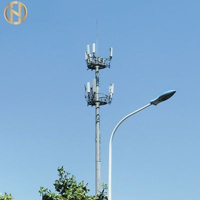 Tiang Lampu Jalan Tenaga Surya Bentuk Multi Piramida Di Atas Tanah Dipasang Dengan Pelat Dasar