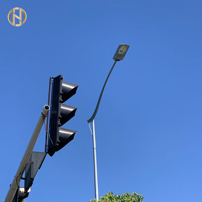35m Tiang Tinggi Lampu Jalan Tenaga Surya Oktagonal Lengan Ganda Lengan Tunggal