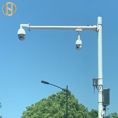 Hot Dip Galvanization Astm Gr65 7.8m Tiang Lampu Lalu Lintas Kantilever