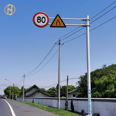Tiang Lampu Lalu Lintas 6M - 7,5M Memasang Kamera Tiang Lampu Merah Hijau Kuning