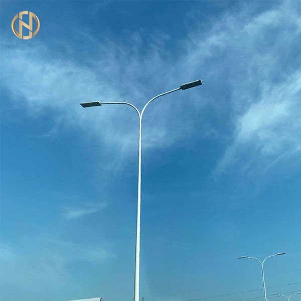 Warna Lukisan Disesuaikan Hot-dip Galvanized dan Electrostatic Spraying Street Light Pole untuk Ketahanan