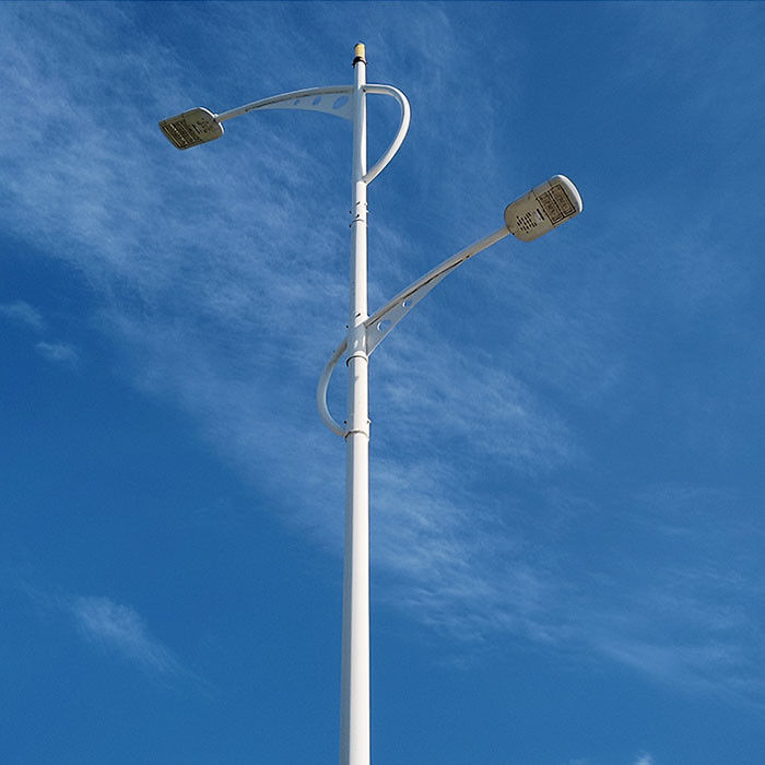 Galvanized Steel Single atau Double Arm 20 Feet Street Light Pole Dengan Lukisan