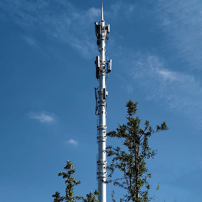 Hot Dip Galvanized Antenna Baja Monopoles Dengan Platform