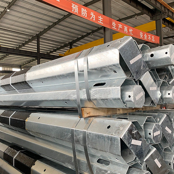 Tiang Listrik Tubular Baja Luar Ruangan Tinggi Disesuaikan Umur Panjang