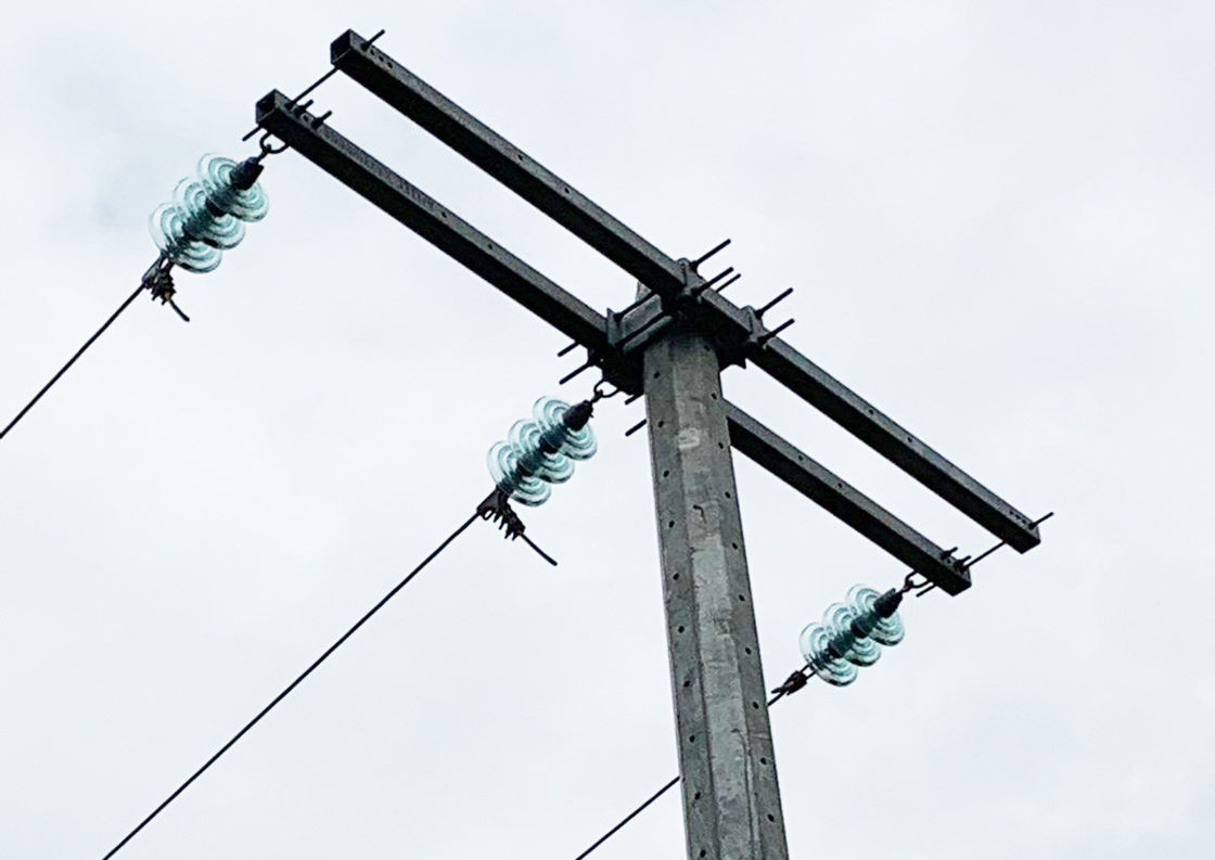 Octagon Utility Pole Cross Arms 11KV 33KV Perawatan Perm Galvanisasi Hot Dip