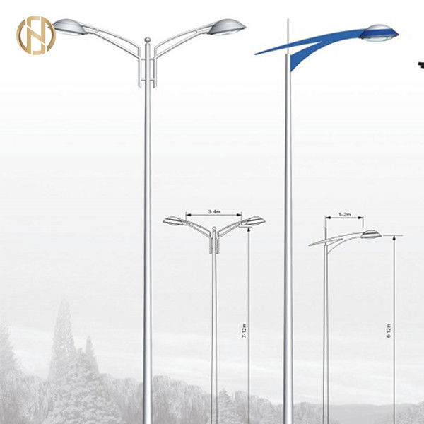 Tiang Lampu Jalan Tunggal Atau Ganda Lengan Kustom 3-12M 85um Ketebalan Galvanisasi