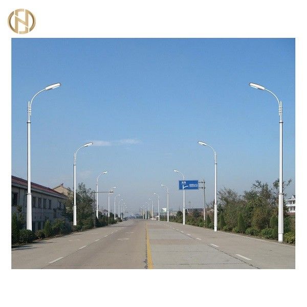 Single Arm Steel Tube Disesuaikan Electrical Street Light Pole Dengan Hot-Dip Galvanized Coating