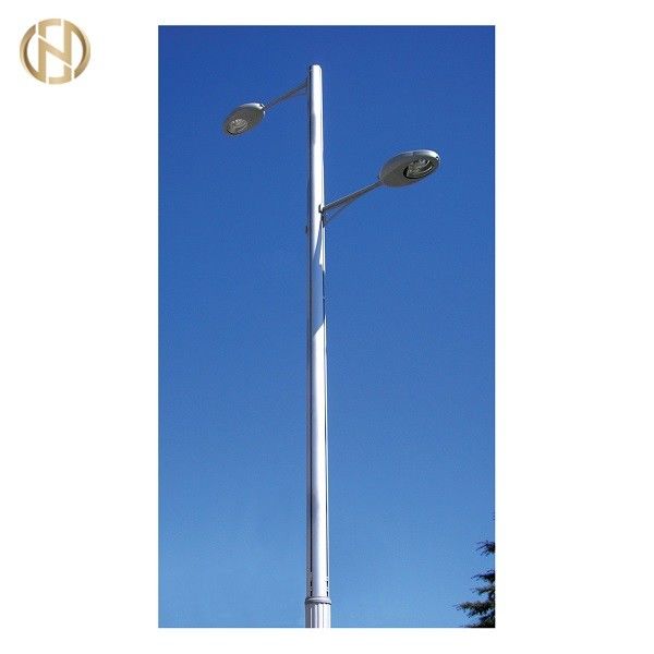 Single Arm Steel Tube Disesuaikan Electrical Street Light Pole Dengan Hot-Dip Galvanized Coating