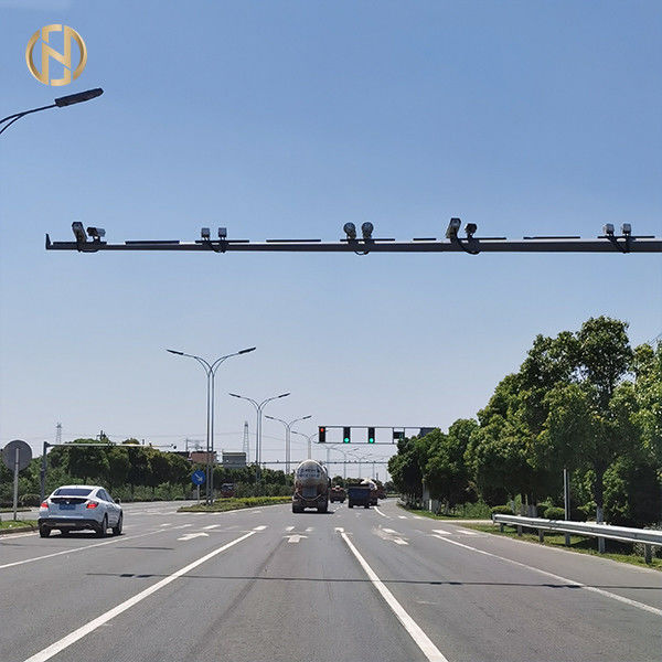 Road Street CCTV Camera Mounting Pole Customized Service Tersedia