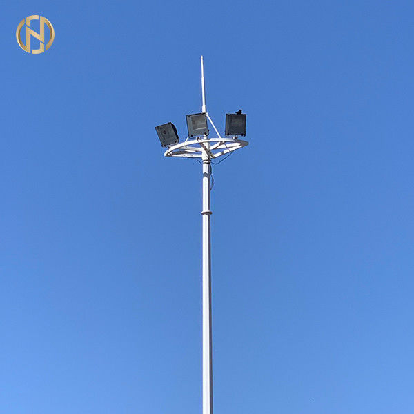 Tiang Lampu Tiang 20M 35M Tinggi Dengan Sistem Penaikan Listrik Dan Menurunkan