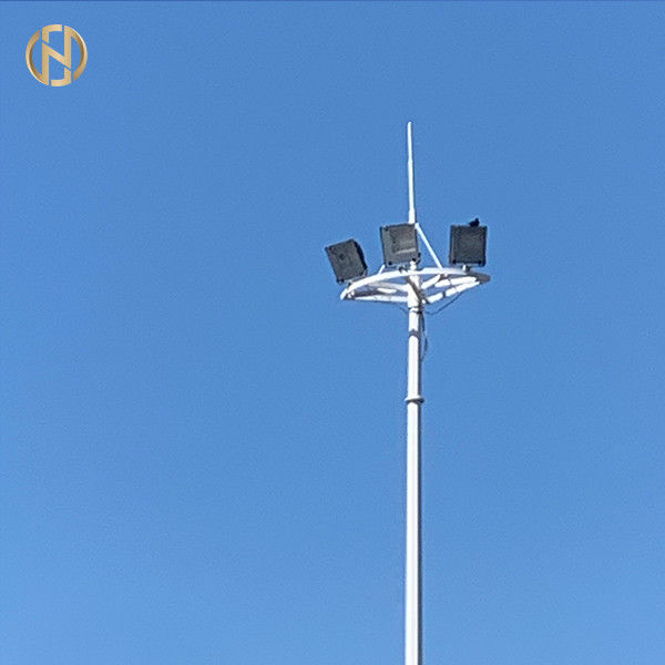 Tiang Lampu Galvanis Tiang Tinggi 30M 35M Dengan Sistem Pengangkatan Listrik