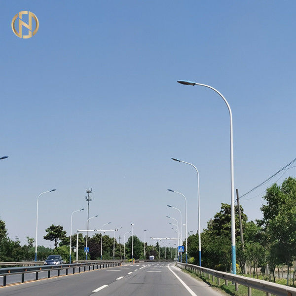 Tiang Lampu Jalan 6 - 15M Tiang Lampu Baja Anti Korosi Dengan Berbagai Desain