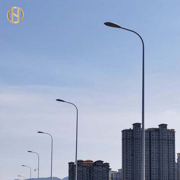 Tiang Lampu Jalan Lengan Tunggal / Ganda 12M 10M 8M 6M Tiang Lampu Galvanis