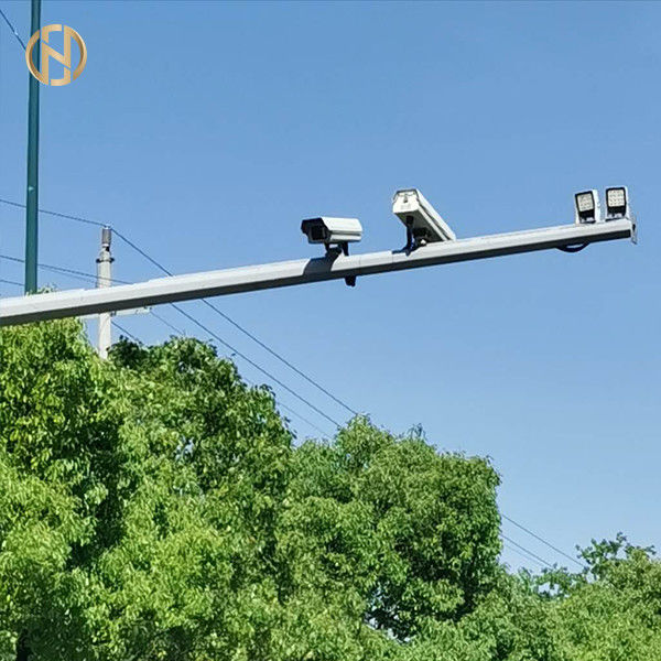 Tiang CCTV Baja Tahan Angin Daya Tahan Tinggi Dengan Sertifikasi ISO 9001