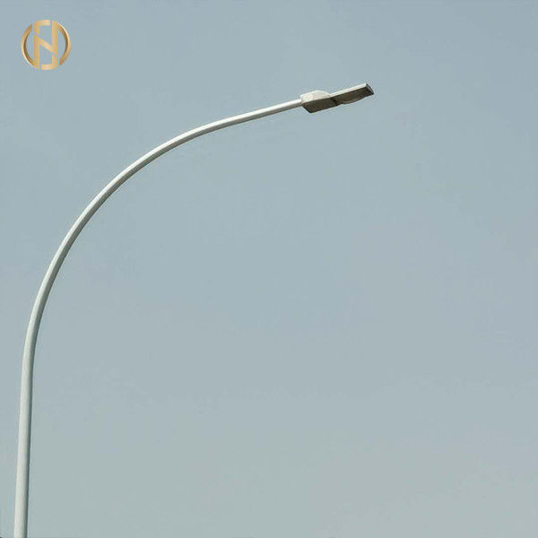 Double Arm Hot Rolled Steel Lighting Kutub Tahan Angin ISO 9001 Certified