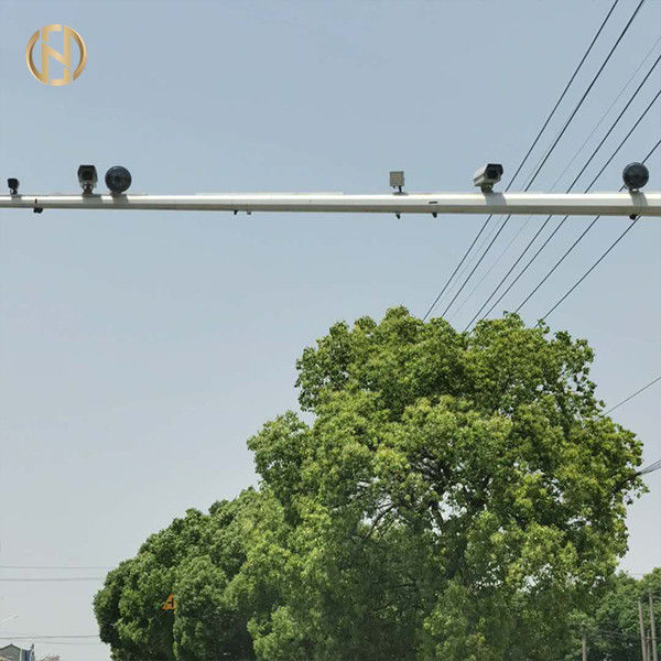 Tiang Lampu Lalu Lintas 6MX12M Bubuk Dilapisi Tiang Baja Oktagonal Disesuaikan