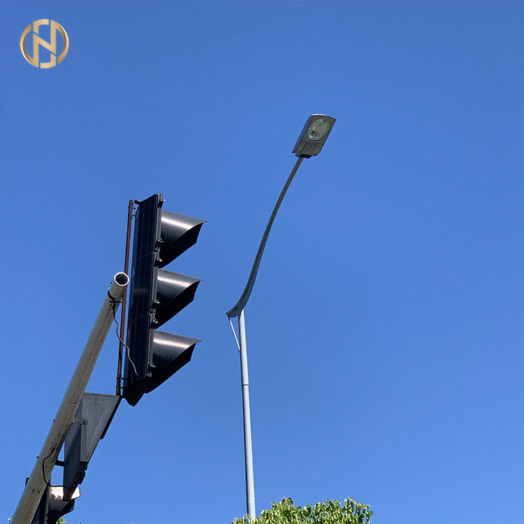 35m Tiang Tinggi Lampu Jalan Tenaga Surya Oktagonal Lengan Ganda Lengan Tunggal