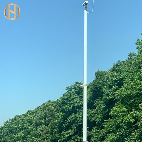 Hot Dip Galvanization Astm Gr65 7.8m Tiang Lampu Lalu Lintas Kantilever