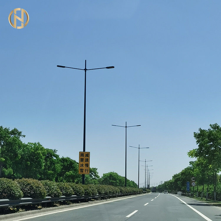 Hot Dip Galvanized Post Lampu Jalan Luar Ruangan Tebal 2.5mm - 30mm