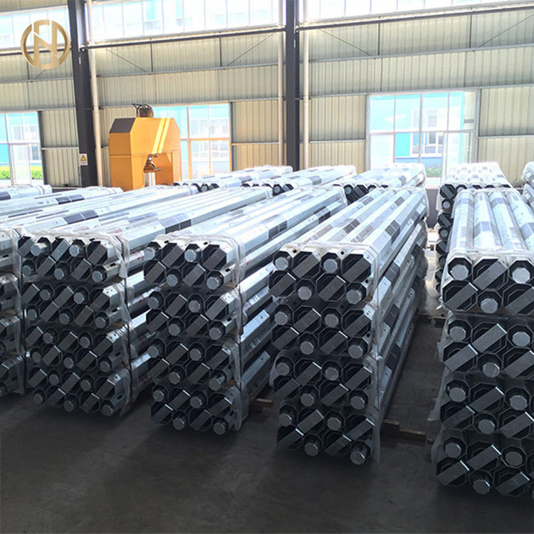 Hot Dip Galvanized Post Lampu Jalan Luar Ruangan Tebal 2.5mm - 30mm